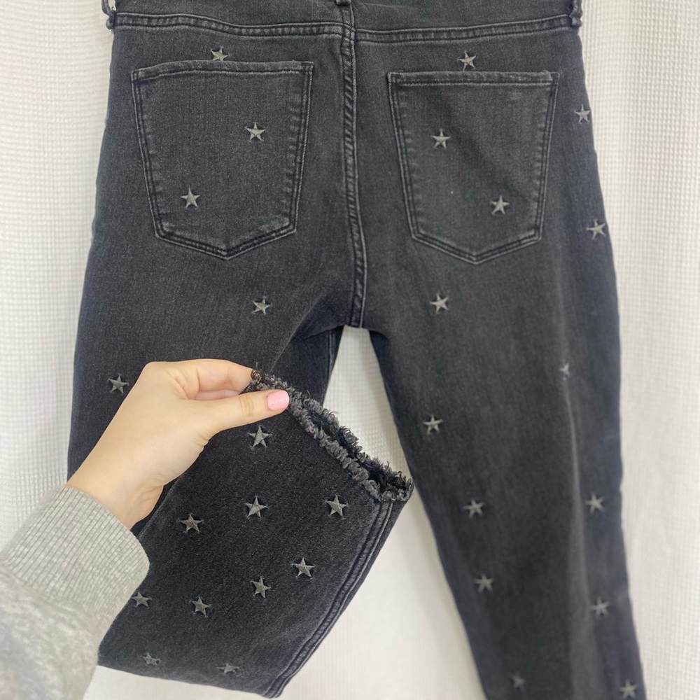 Abercrombie & Fitch straight leg skinny jean. Size 28/6S